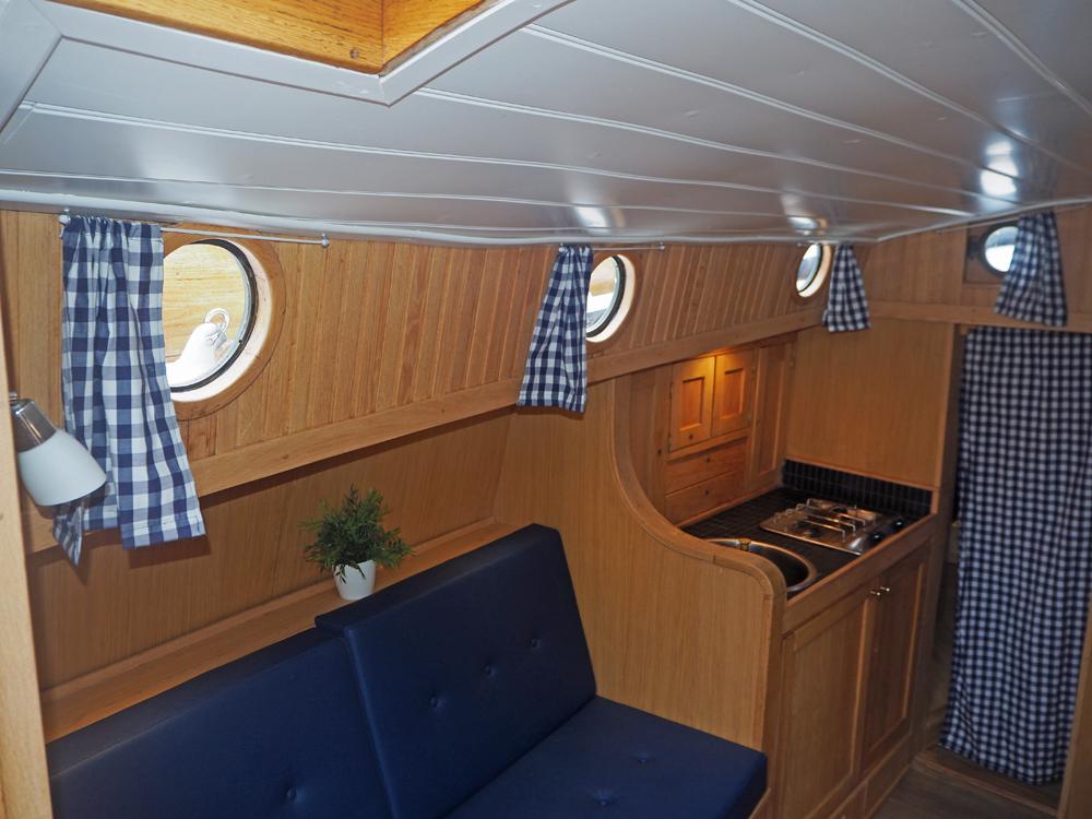 Saloon, Accommodation